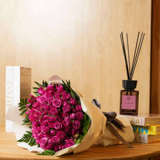 باقة من زهور الفوشيا الصغيرة