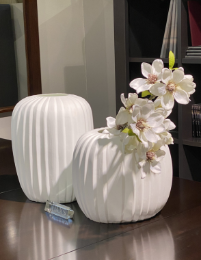 GUAXS Manakara Round White Vase