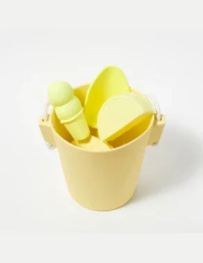طقم دلو ومجرفة من السيليكون الأصفر من SUNNYLIFE