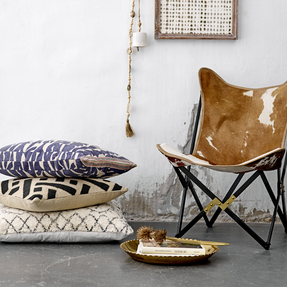 وسادة بلومينغفيل باللونين الأبيض العاجي والأسود