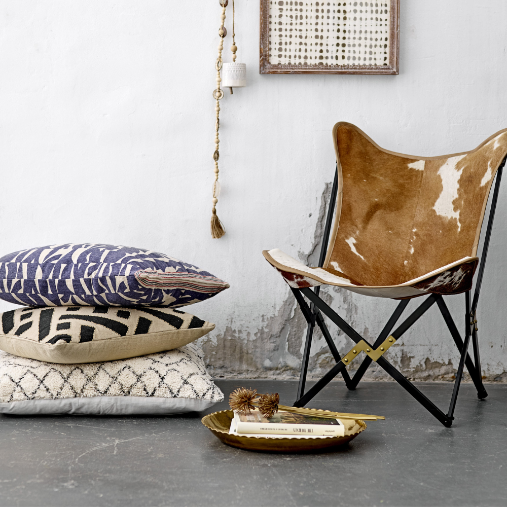 وسادة بلومينغفيل منقوشة باللونين الأبيض العاجي والأسود