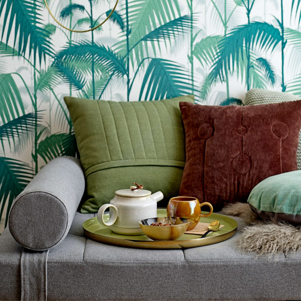 وسادة مطرزة باللون البني الداكن من بلومينغفيل