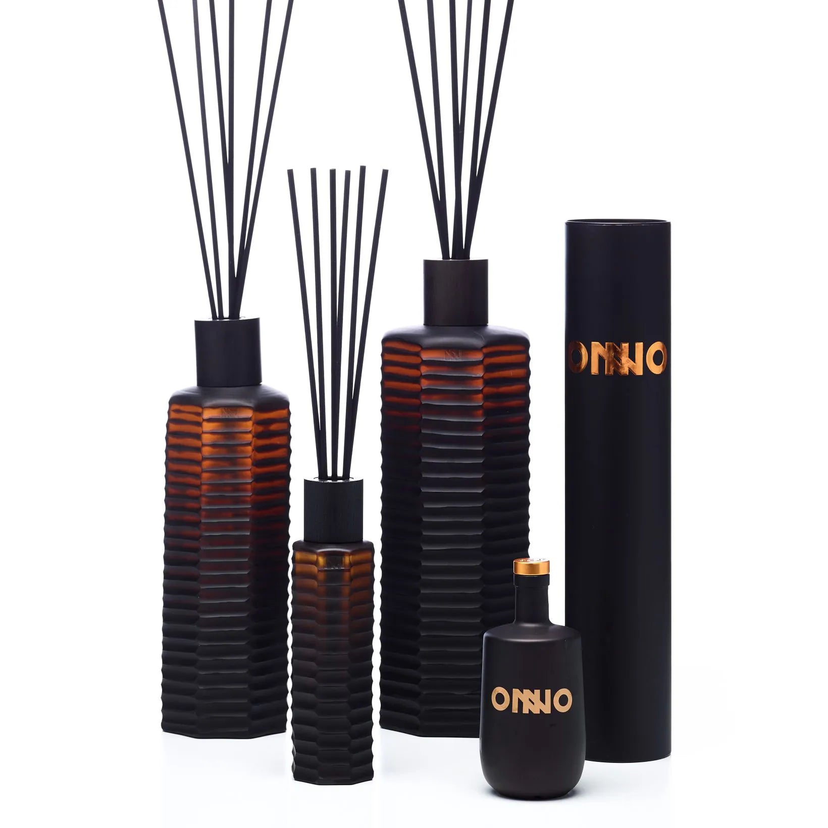 موزّع العطر Cubo باللون الكهرماني