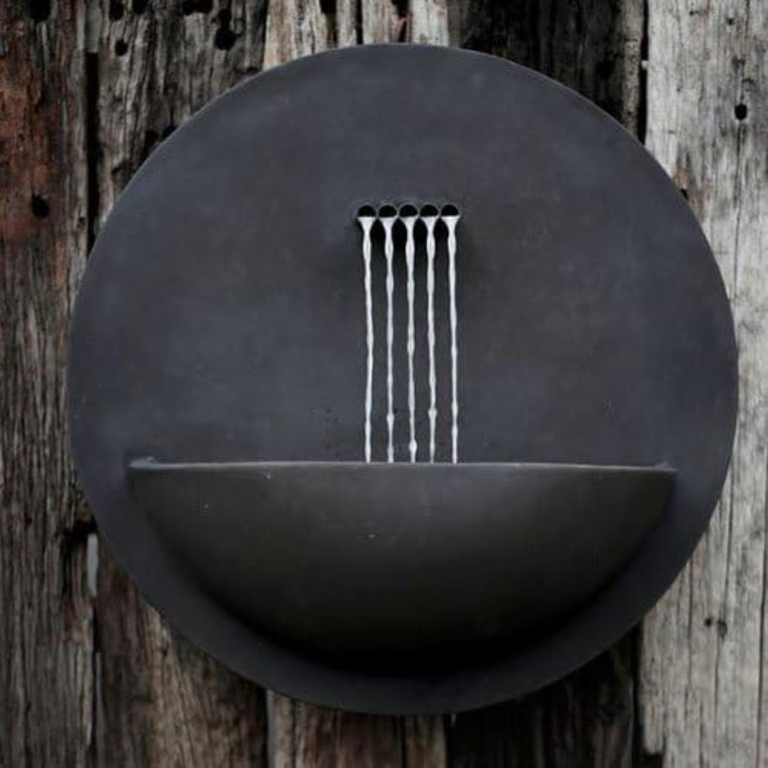 نافورة دائرية سوداء من GDR DUPONT