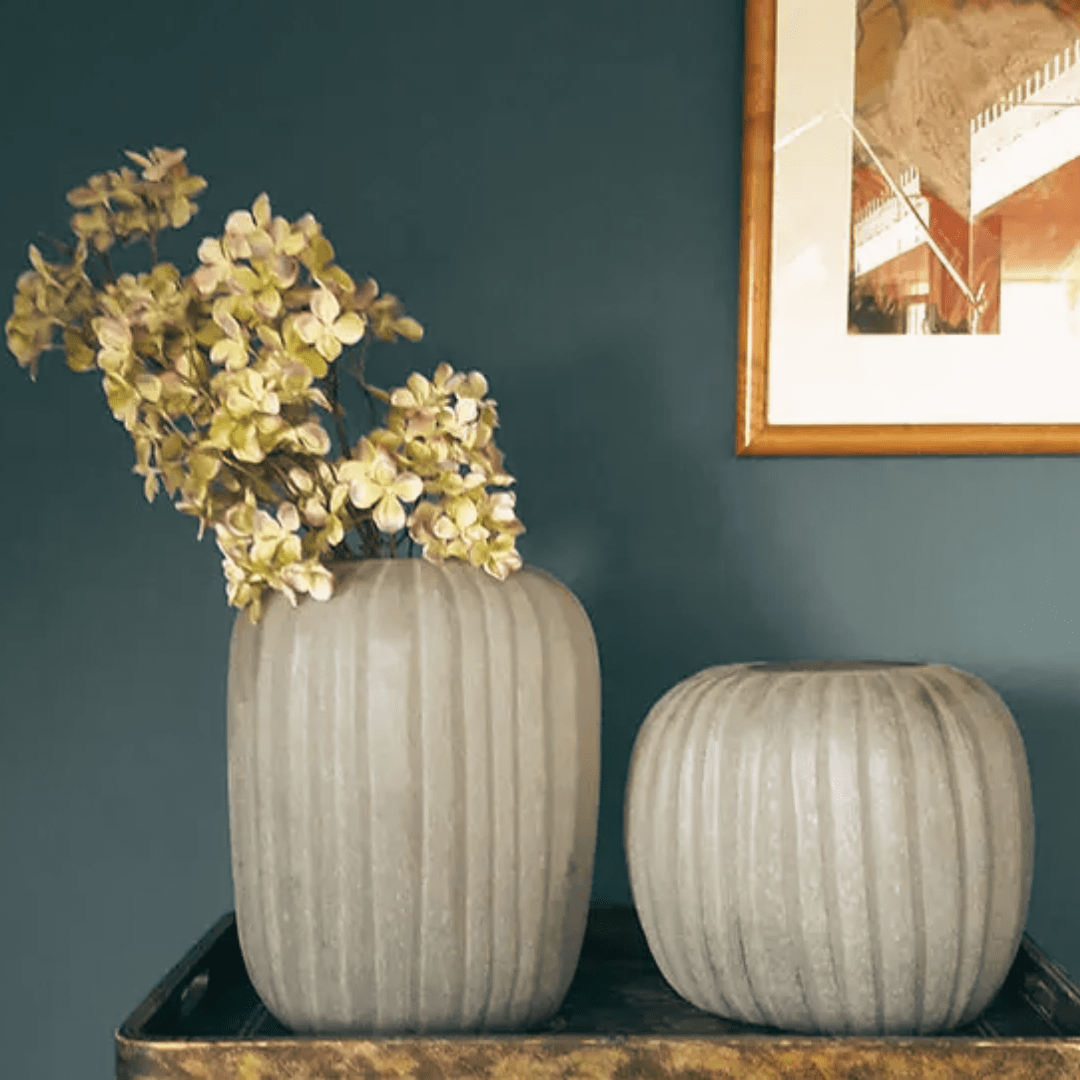 مزهرية طويلة رمادية فاتحة من GUAXS MANAKARA