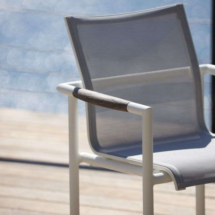 طقم طعام خارجي باستينجاج أبيض من LES JARDINS