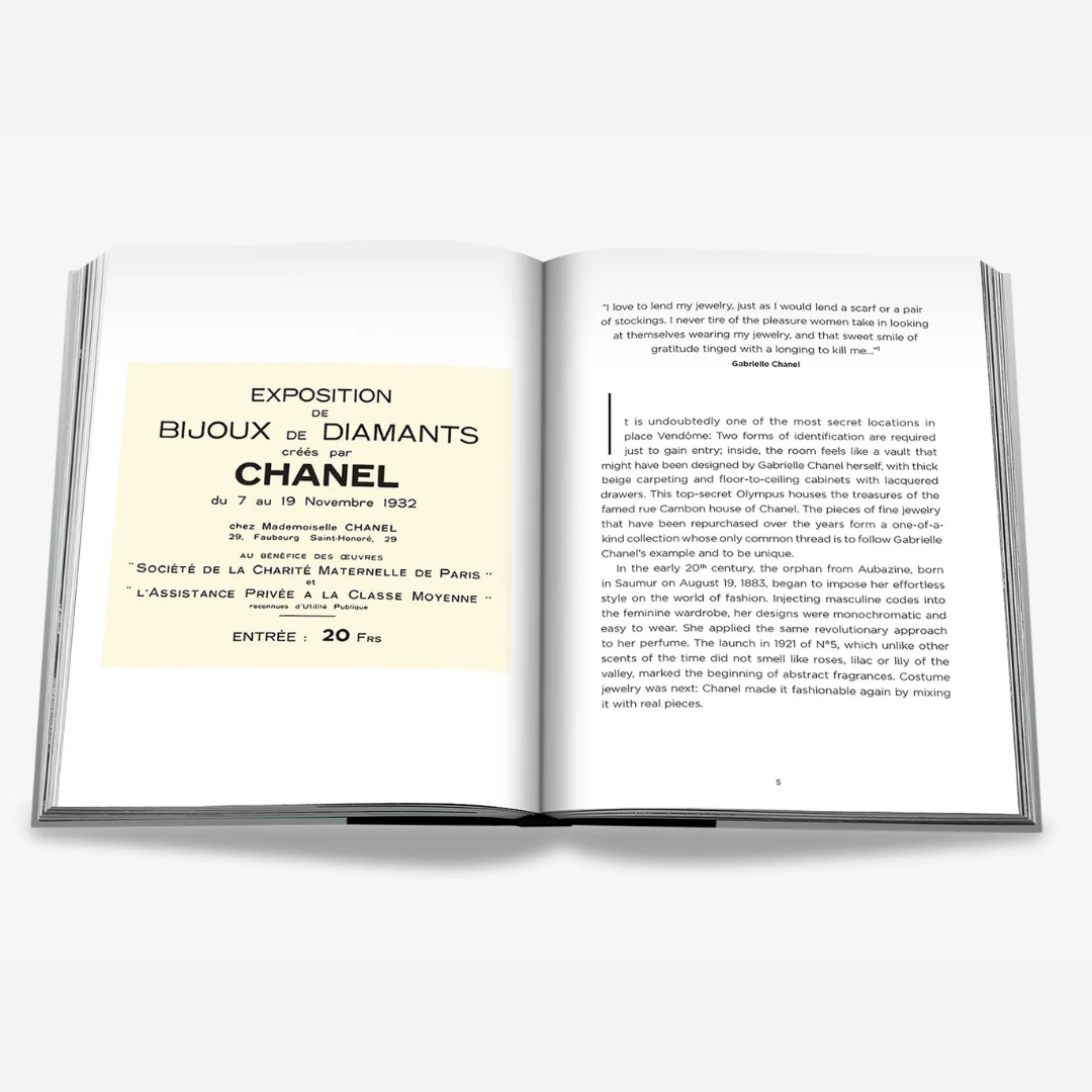 مجموعة ASSOULINE Chanel المكونة من ثلاثة كتب: أزياء، مجوهرات، عطور